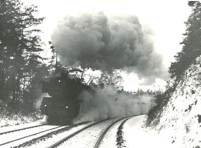 DB Class 001 in the snow