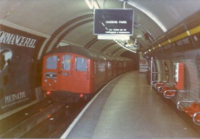 London Underground 1938 tube stock at Baker Street station