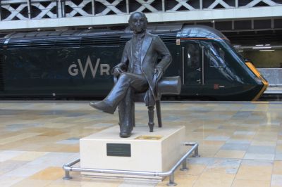 HST and I K Brunel statue at Paddington
