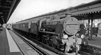 2-6-0 locomotive on passenger train at Reading (Southern) station