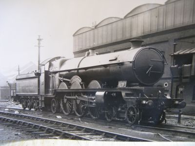'The Great Bear', the Great Western Railway's unsuccessful, and only, Pacific (4-6-2) locomotive. Archive picture of the large Great Western steam locomotive 'The Great Bear', standing adjacent to a substantial coaling facility, whose top storey is comprised exclusively of water tanks.