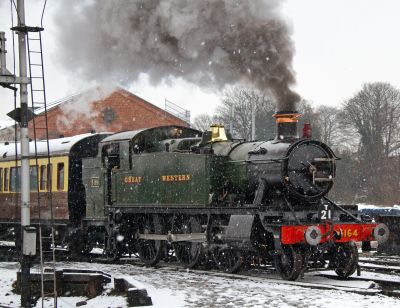 GWR Large Prairie 5164 in the snow