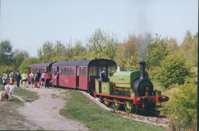 'Sir Berkeley' at Park Halt, Middleton Railway